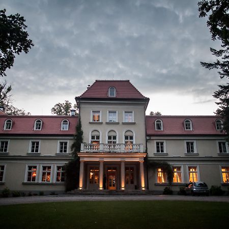 ホテル Dwor Sierakow エクステリア 写真