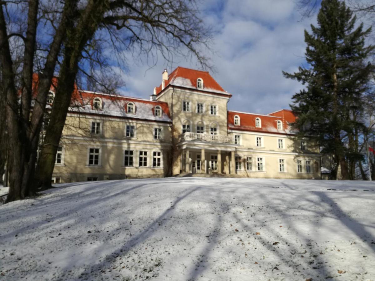 ホテル Dwor Sierakow エクステリア 写真